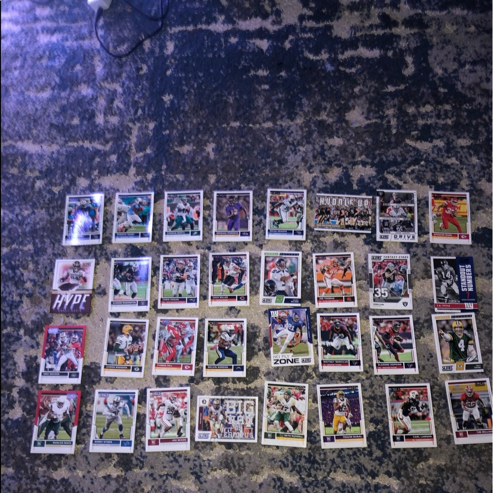 31 Score Football Cards Including 8 Rookie Cards - Picture 2 of 10